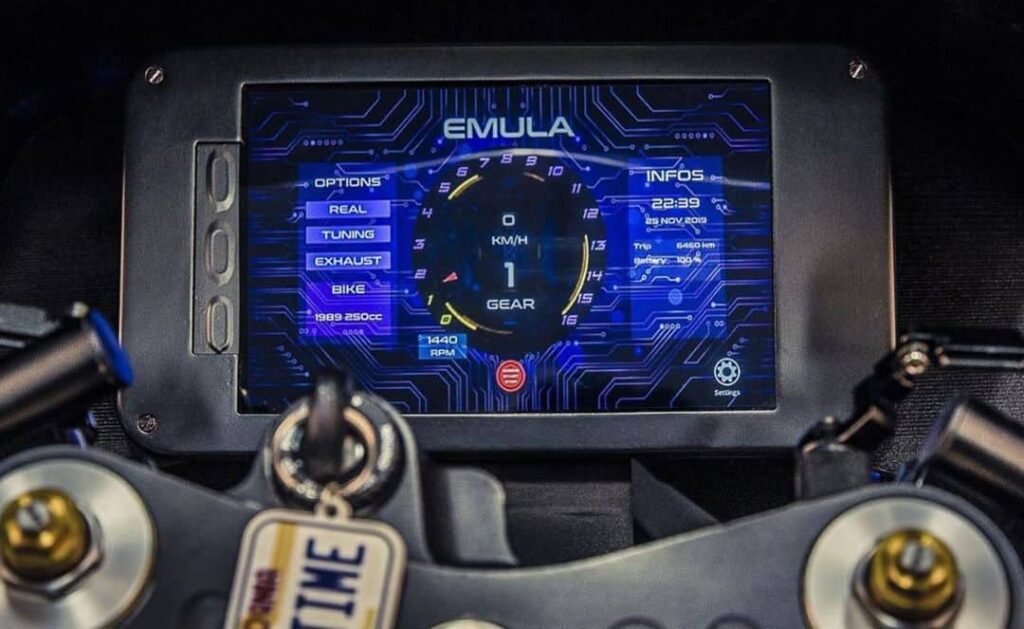 Emula-Electric-superbike-8-inch-console