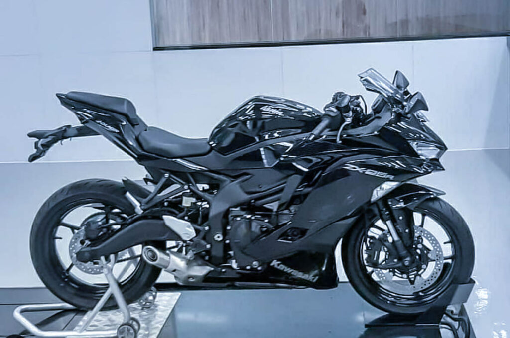 Kawasaki Ninja ZX-25R-Black-Color