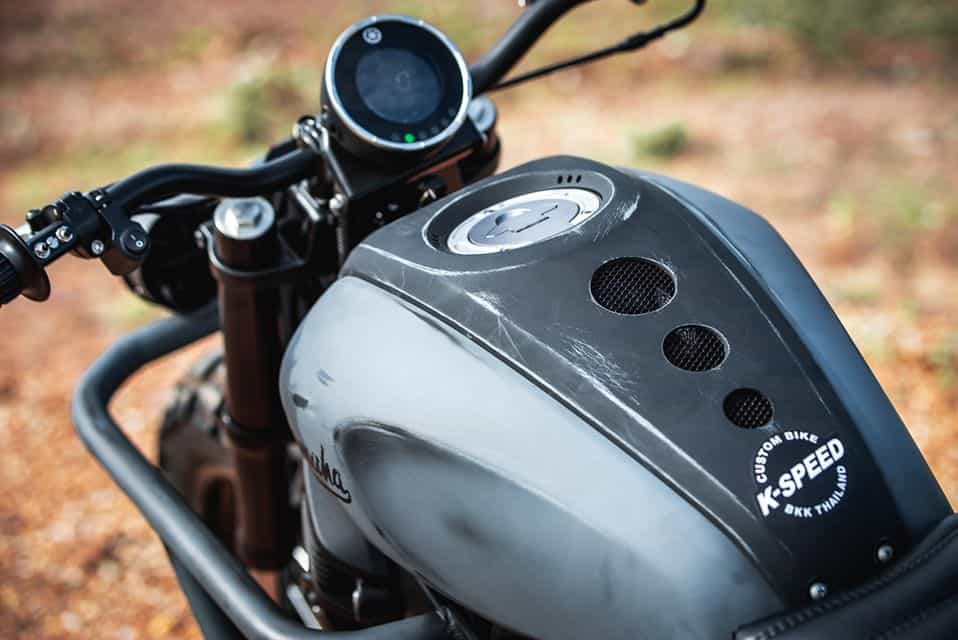 Yamaha-XSR155-fuel-tank