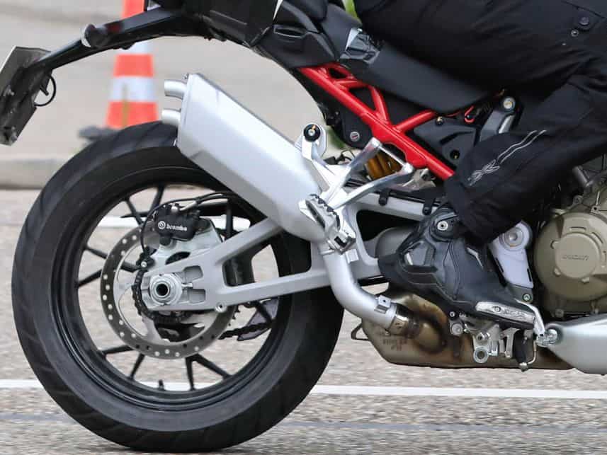 -2021-Ducati-Multistrada-V4-double-sided-swingarm