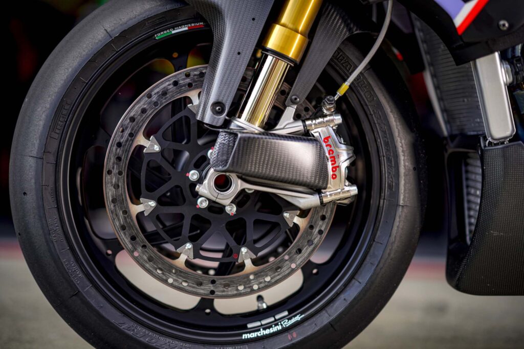 Aprilia-Tuono-V4-X-Brembo-breaks-