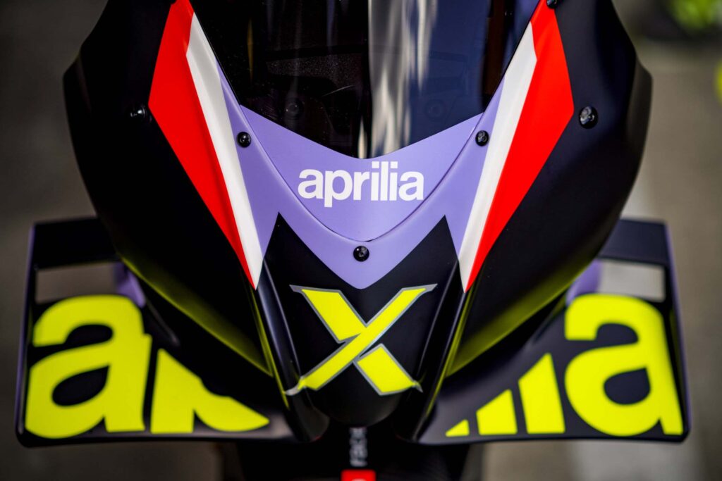 Aprilia-Tuono-V4-X-font-winglets-