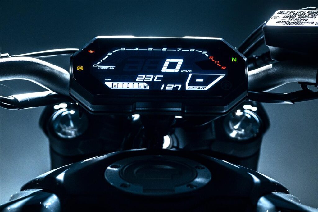 2021-Yamaha-MT-07-New-LCD-meter