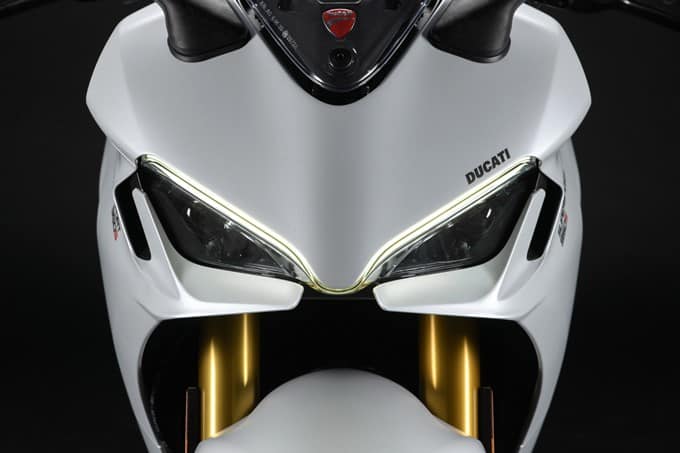 2021-ducati-supersport-950-s-front-view