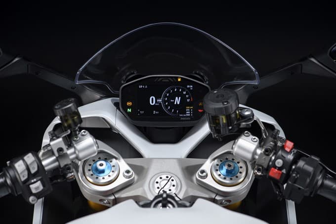 2021-ducati-supersport-950-s-new-tft